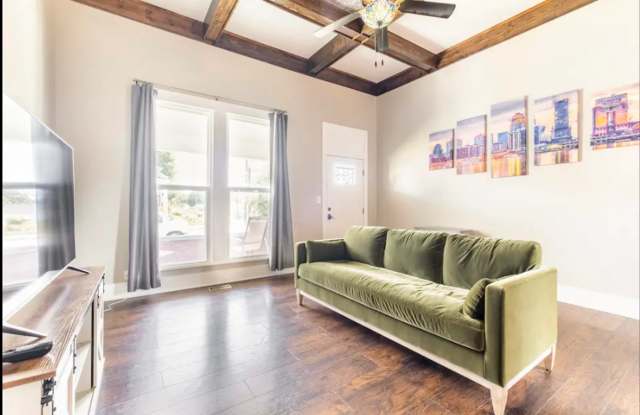 Furnished Germantown Charmer- available for 1-3 month stays!