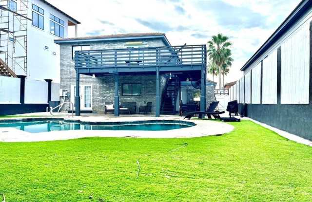 Photo of 218 Lantana St.