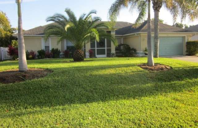 613 SE 2nd Terrace - 613 Southeast 2nd Terrace, Cape Coral, FL 33990