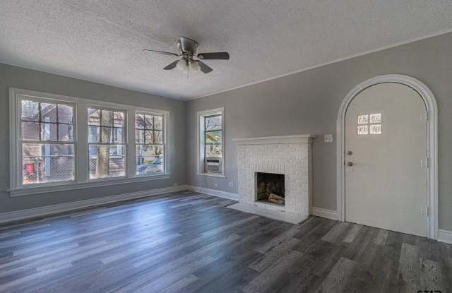 Charming 2 Bed, 1 Bath Home Near Downtown Tyler!