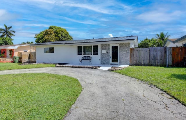 8800 NW 12th St - 8800 NW 12th St, Pembroke Pines, FL 33024