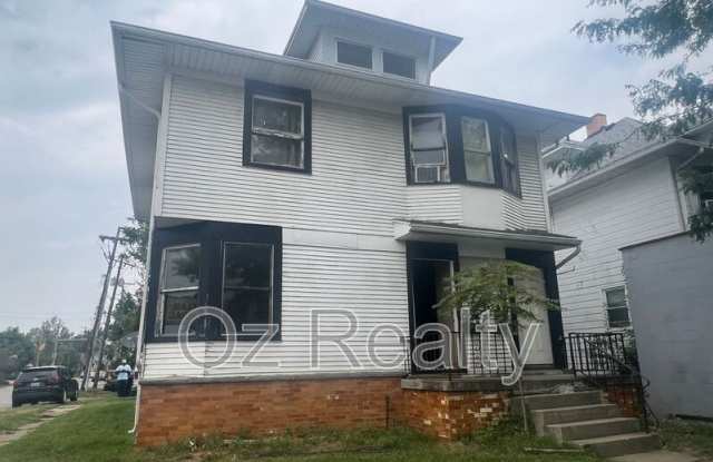 818 1/2 Phillips Ave