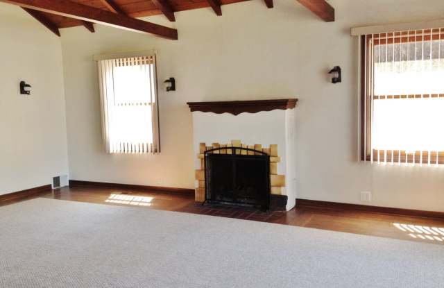 Lovely 3 Bedroom 2 Bath Single Story in Hollister