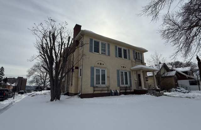 250 6th Ave N