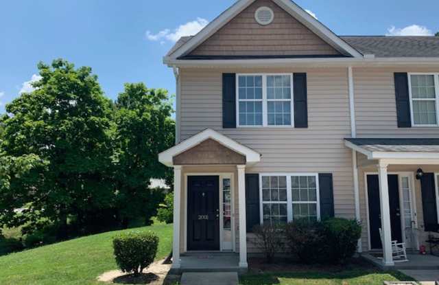 Beautiful END UNIT- 3 bed 3 bath Townhome -HALF OFF FIRST MONTHS RENT W/ 15 Month lease agreement