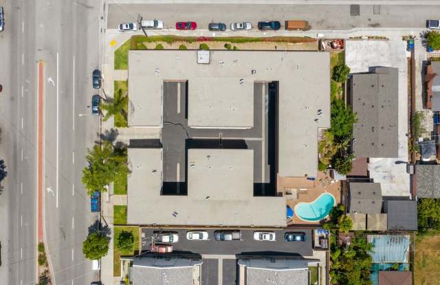 21818-21830 Figueroa
