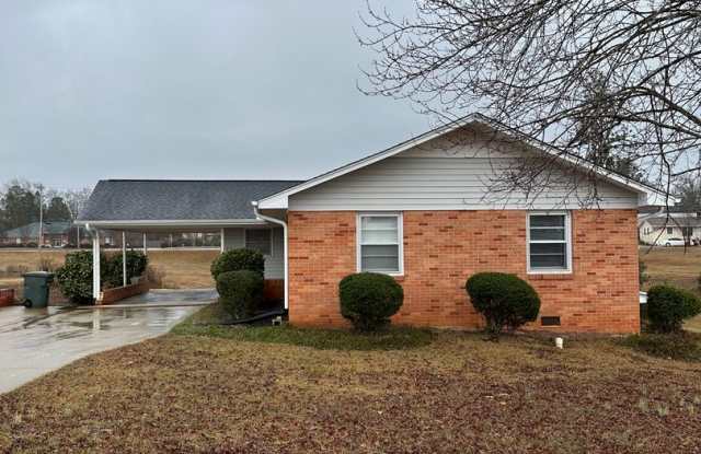 Photo of 3 Bed/2 Bath in Seneca, SC