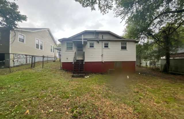 2 Bedrooms, 1 Bathroom - House in South Rome!