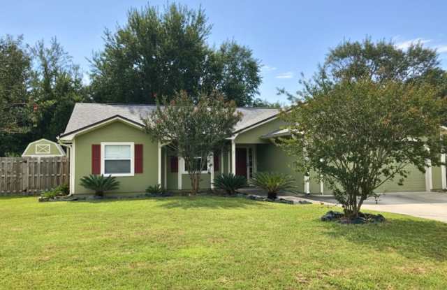 4/2 home with a fenced in yard!