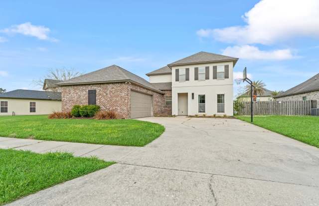 18642 Lake Harbor Ln