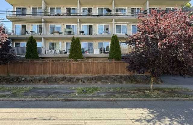 2512 Bayview Apartments