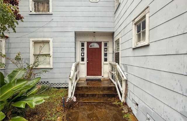 250 Rosebud Avenue unit: 4