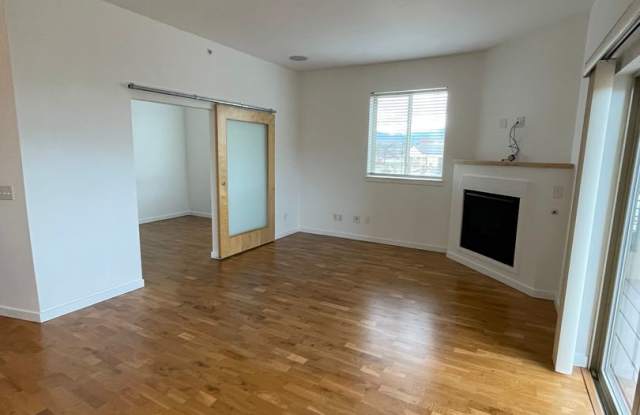2/BED 2/BATH WITH UTILITIES INCLUDED! VIEWS OF THE ROCKY MOUNTAINS!