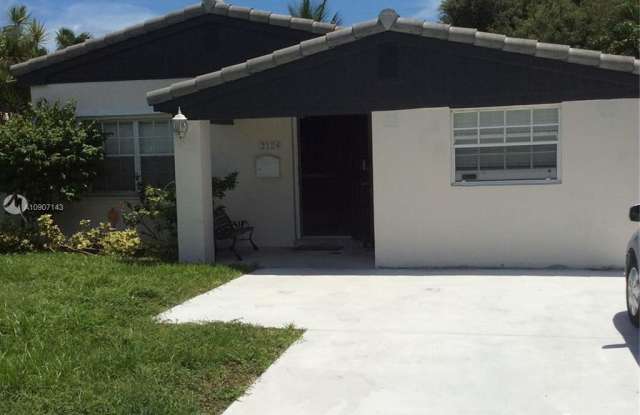 2124 NE 181st St - 2124 Northeast 181st Street, North Miami Beach, FL 33162