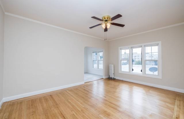 Photo of 421 Van Dyke Avenue