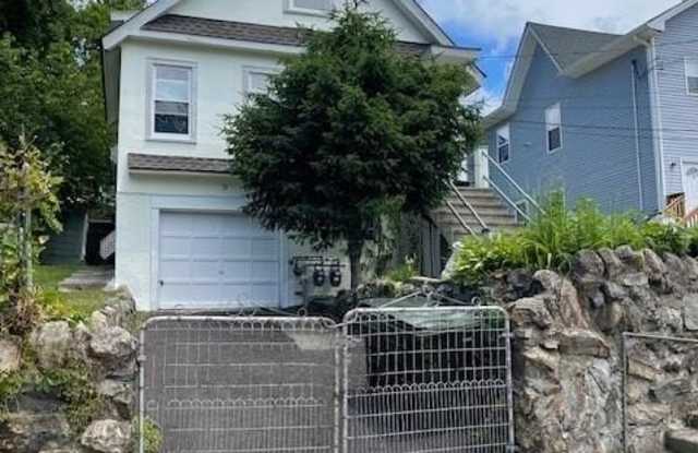 7 SWEEZY Avenue