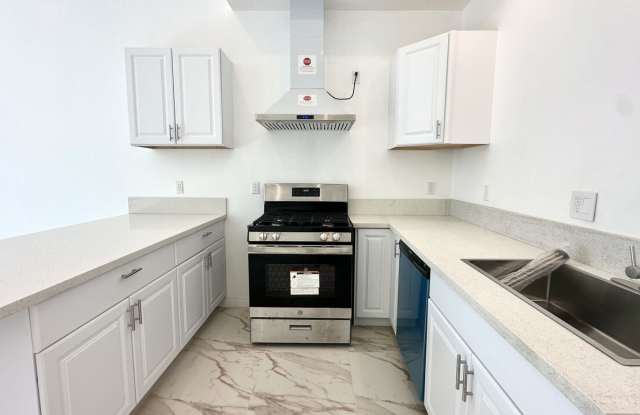 Photo of 16023 Wyandotte St