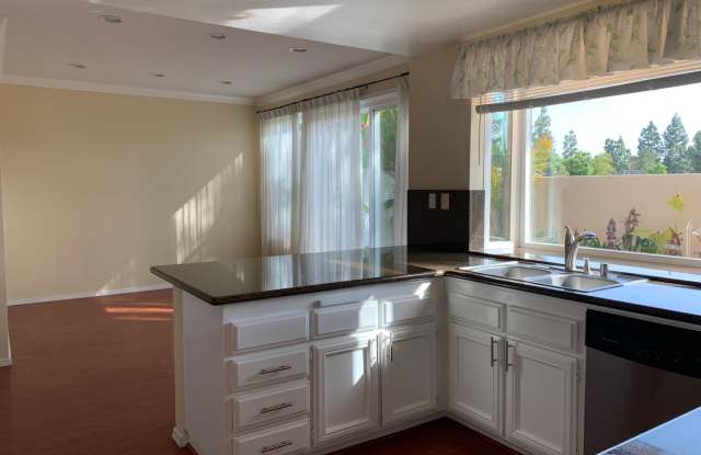 STUNNING 3 BEDROOM 2.5 BATH IRVINE HOME AVAILABLE NOW!