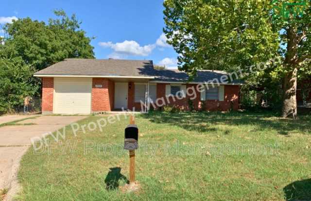 2709 NW Hilltop Dr