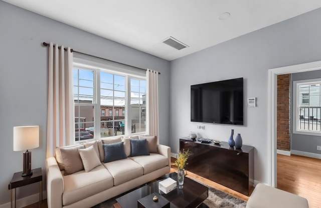 100 GRIFFITH ST