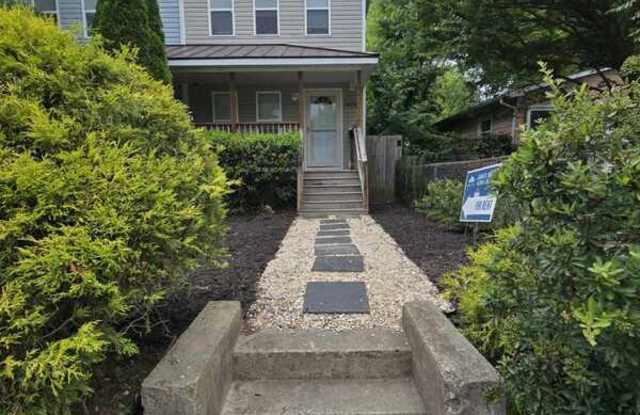 1404 N 30th St
