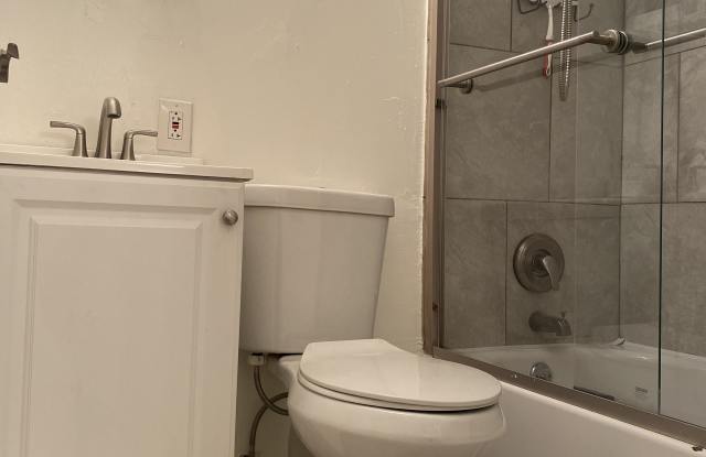 965 Brentwood Street