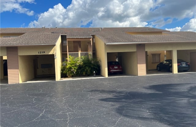 1219 SE 23rd Place - 1219 Southeast 23rd Place, Cape Coral, FL 33990