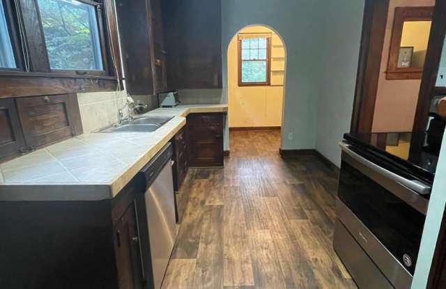 1204 White St. | Now Available for 2026-2027!