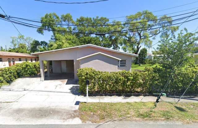 Nice 5-2 house in Dania