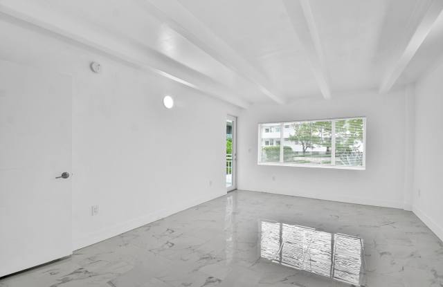 Beautiful 1 Bedroom / 1 bathroom Condo