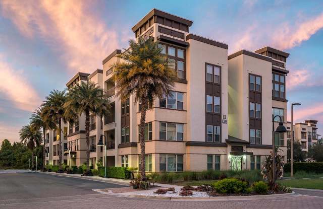 Nine 12 Gateway Apartments