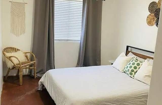 445 E Geronimo Bluff Loop