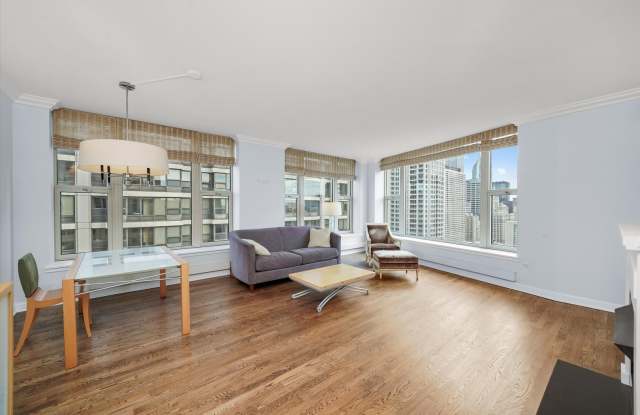 25 E SUPERIOR Street