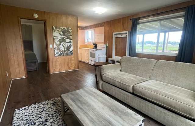 Fully Furnished 1-Bedroom Duplex.