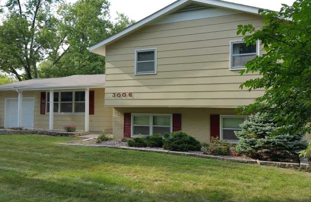 Available Fall 2024!!! 4 bedroom, 2 bath house on Iowa City's east side - 3006 Brookside Drive, Iowa City, IA 52245