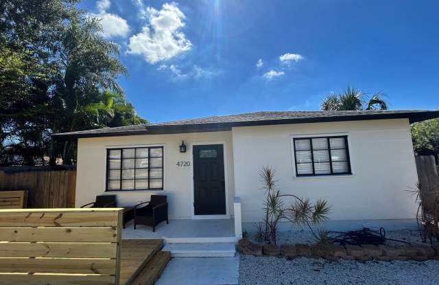 Charming Renovated 1-Bedroom Suite – Just Minutes from Downtown St. Petersburg