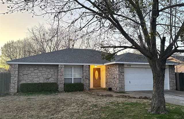 3920 S Redbud Avenue - 3920 South Redbud Avenue, Broken Arrow, OK 74011