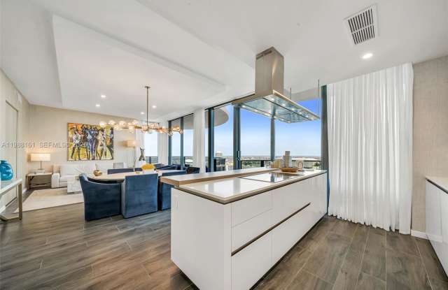 1000 Brickell Plaza