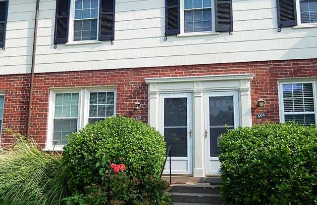 Photo of Sun-Filled  Well-Maintained 1 Bed 1 Bath Interior Townhome In Arlington Village