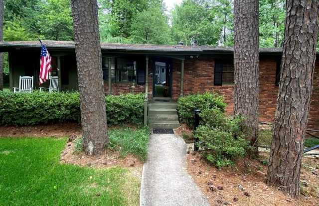 2000 Fairway Circle NE