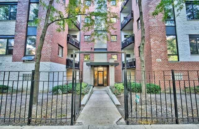 Photo of 2317 W WOLFRAM Street