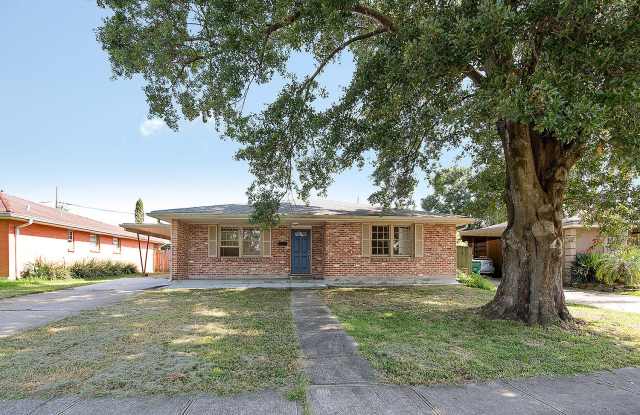 3 Bedroom 2 Bath Home in Metairie W/ Large Yard! Must See! - 6501 Lafreniere Street, Metairie, LA 70003