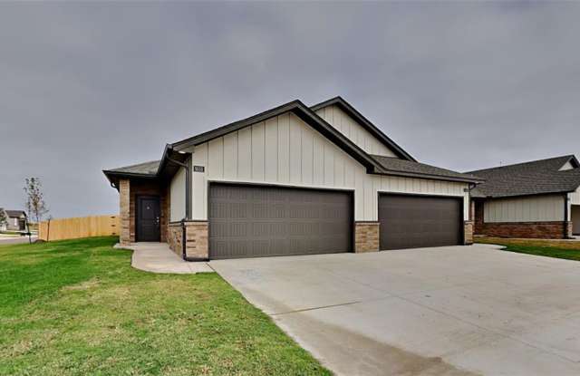 LUXURY 3 Bedroom 2 Bathroom Townhome in Piedmont Schools (Neighborhood Park and Basketball Court)