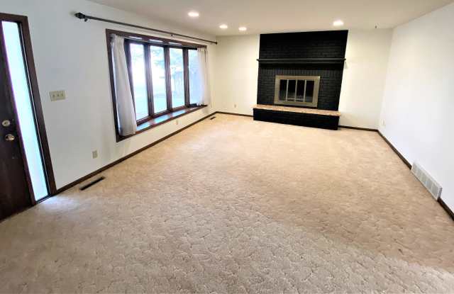 1224 Lloyd Street North - 1