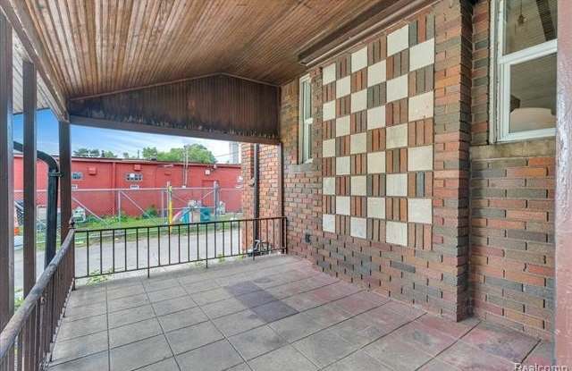 15894 Snowden Street