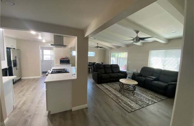 1231 N Acacia Avenue