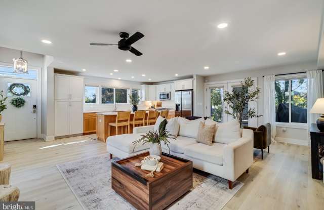 84 CHESAPEAKE Avenue