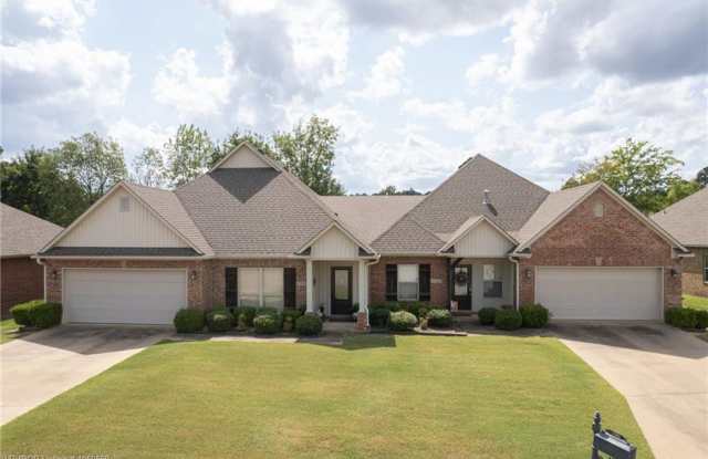 Spacious 3 bedroom 2 bath duplex - 2700 Dyllan Court, Fort Smith, AR 72918