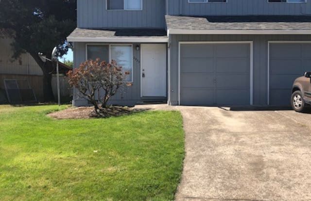 2933 SE 38th Court - 2933 Southeast 38th Court, Hillsboro, OR 97123