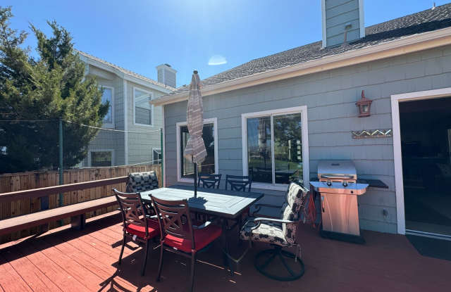 13th Fairway Views at Lakeridge Golf Course, 3 bed / 2.5 bath! Available Now!